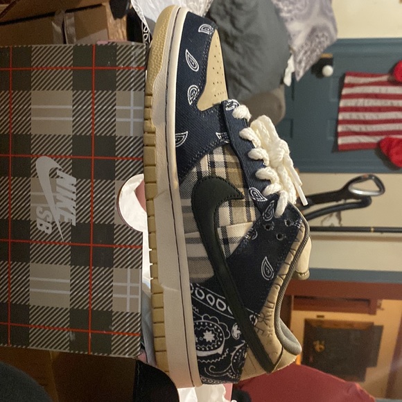 NIKE SB DUNK LOW PRM QS Travis Scott x Dunk Low PRM QS “Cactus Jack” Special Box - Picture 8 of 13